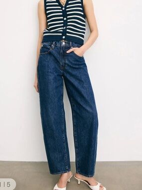 Low Slung Barrel Jeans
ADD TO HEARTS
FRAME